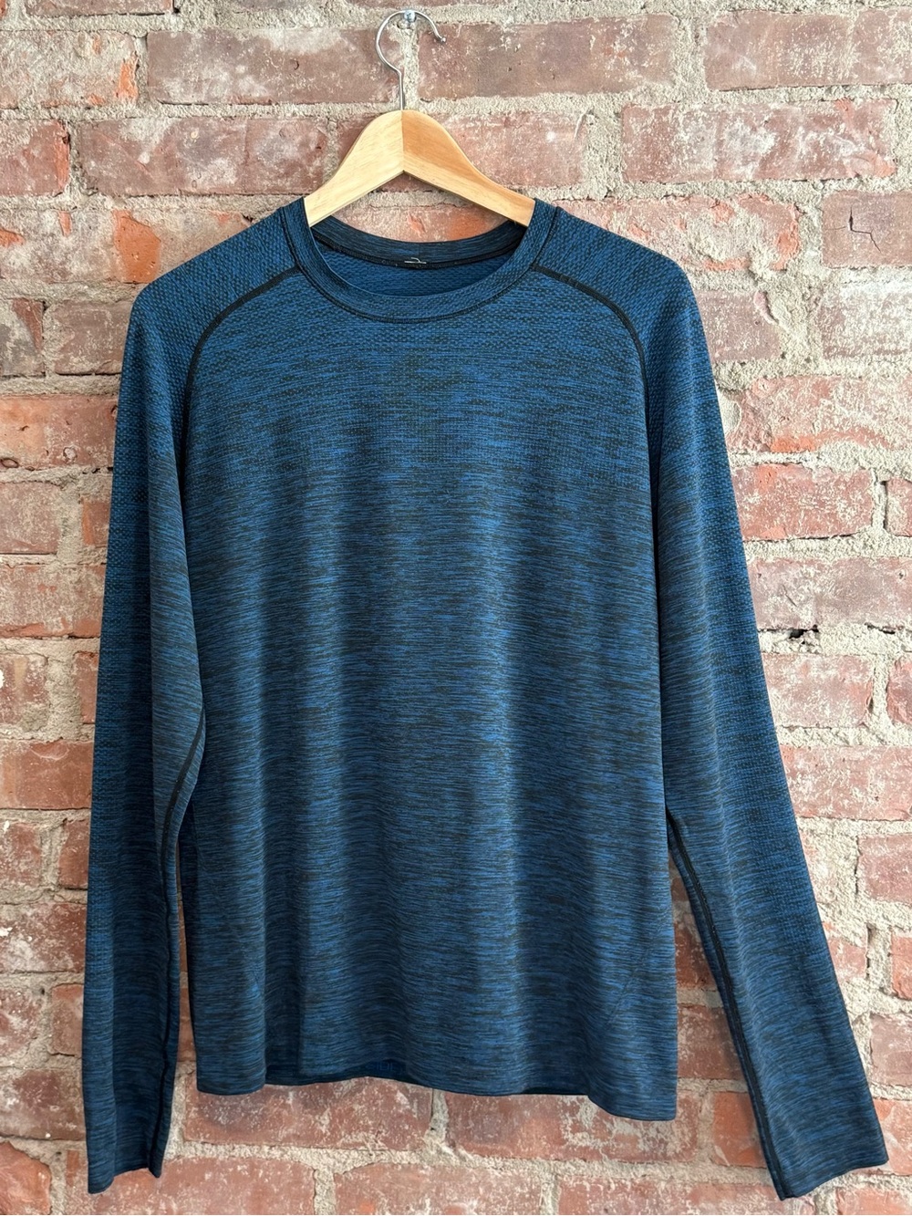 lululemon Men’s Metal Vent Tech Long Sleeve Shirt Heathered Blue